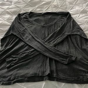 BRANDY MELVILLE LONG SLEEVE TEE